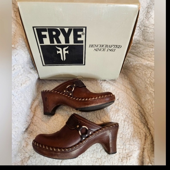 Frye Women's Brown Leather Clogs, size 9 - Picture 7 of 7